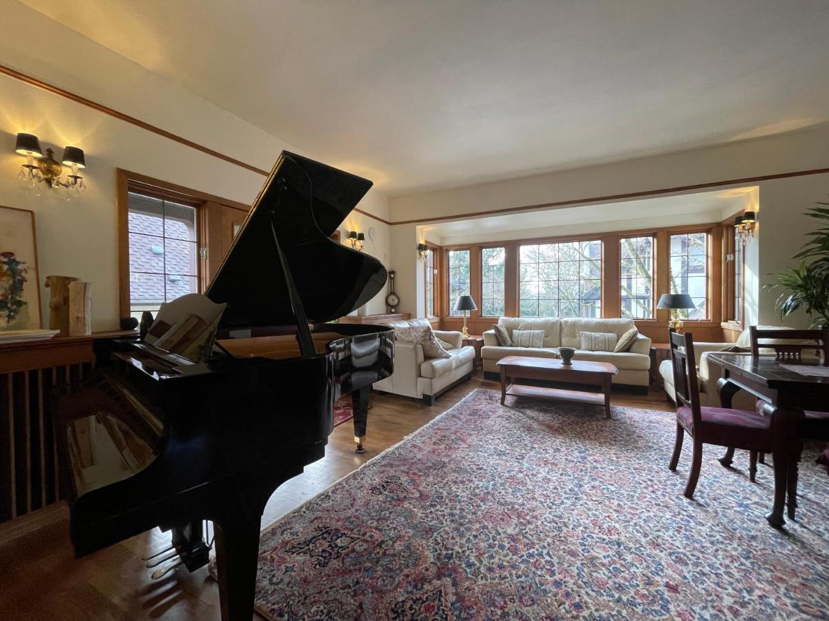 Cecil Bacon Manor Bed & Breakfast Seattle Exterior photo