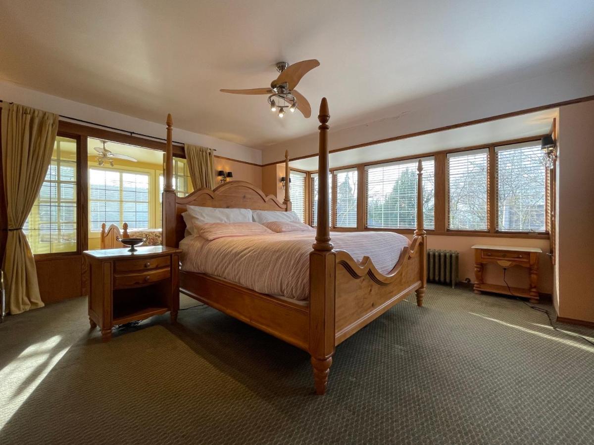 Cecil Bacon Manor Bed & Breakfast Seattle Exterior photo