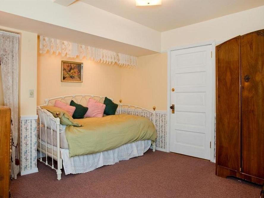 Cecil Bacon Manor Bed & Breakfast Seattle Exterior photo